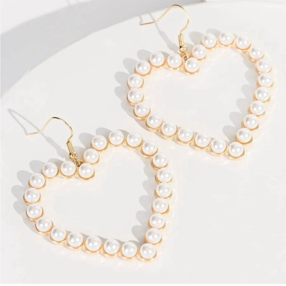 NWT- Pearl Love Heart Hook Drop Earrings - Picture 5 of 5
